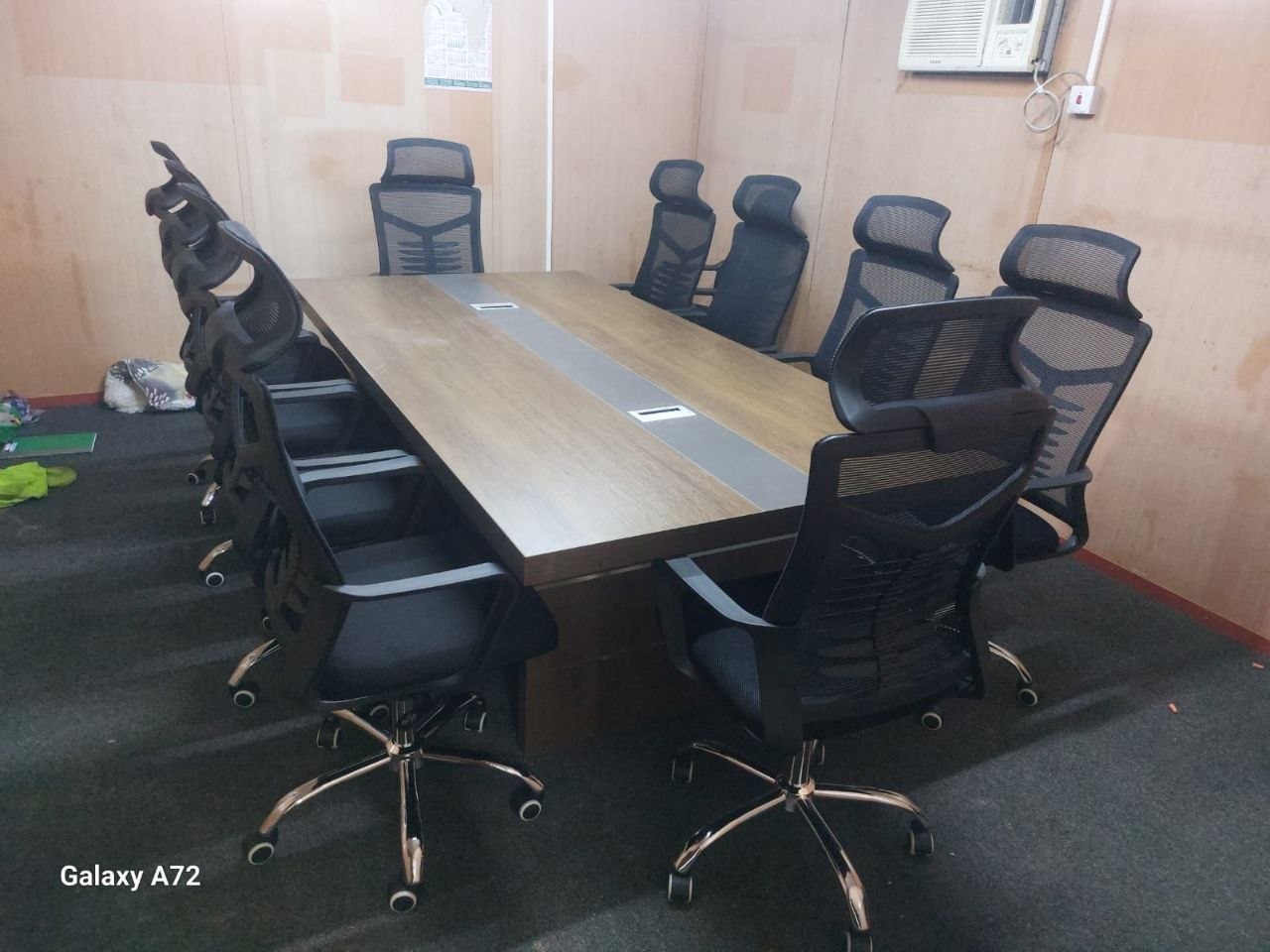 طاولة اجتماعات — طاولة اجتماعات خشبية عصرية بتطعيم رمادي — 4880 SAR (480cm)