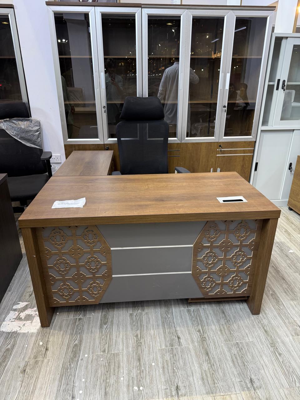 Medium Desk — Design 5