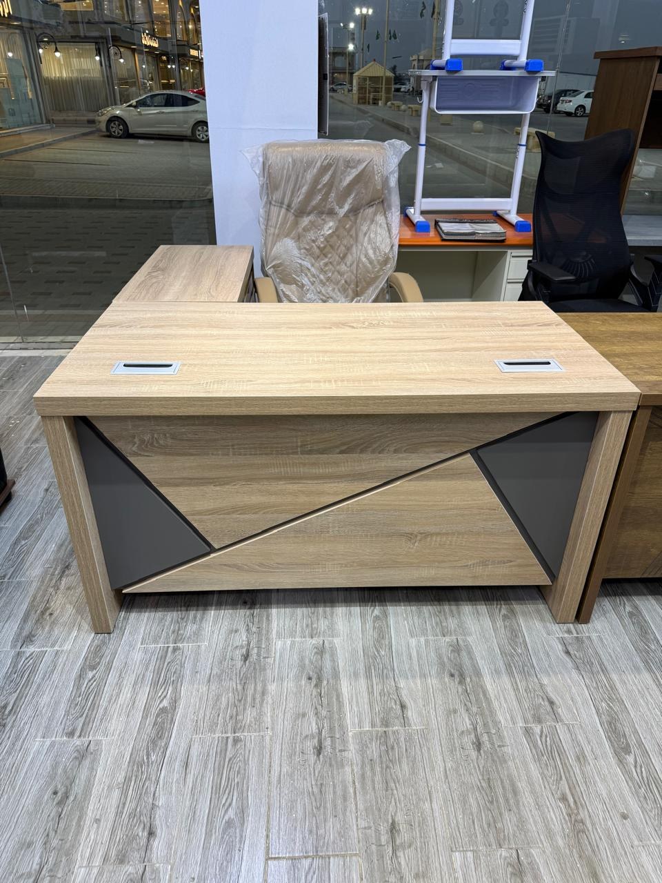 Medium Desk — Design 6