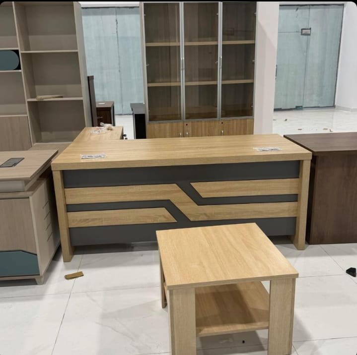 Medium Desk — Design 7