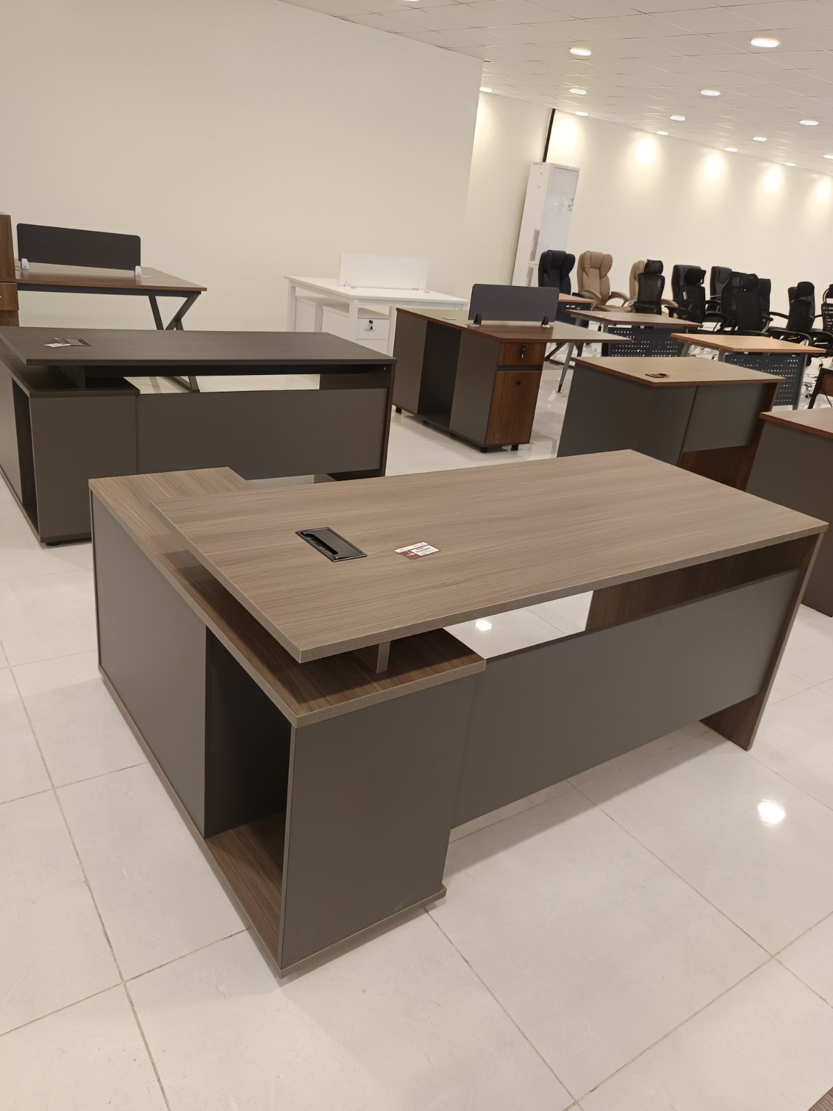 Medium Desk — Design