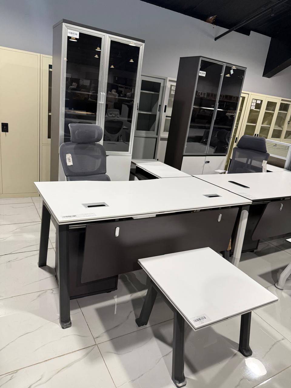 Medium Desk — Design